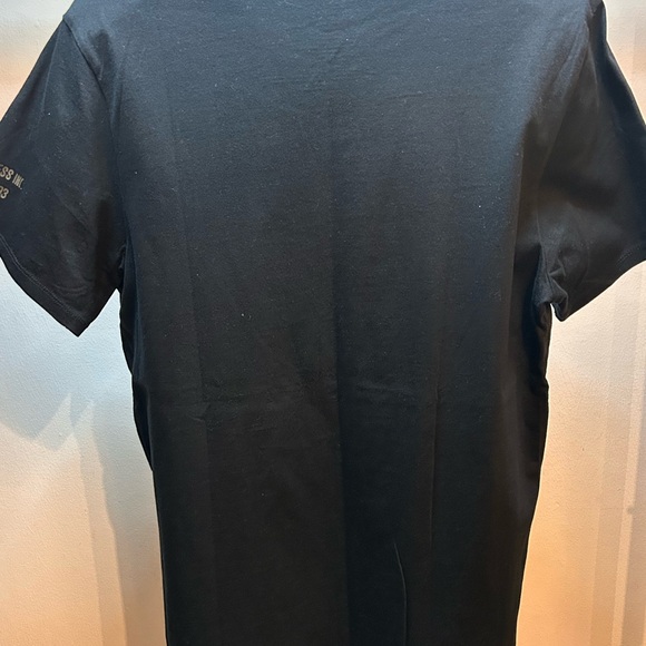 Guess T shirt gently worn, size L, 100% cotton, machine wash cold. - Picture 2 of 10